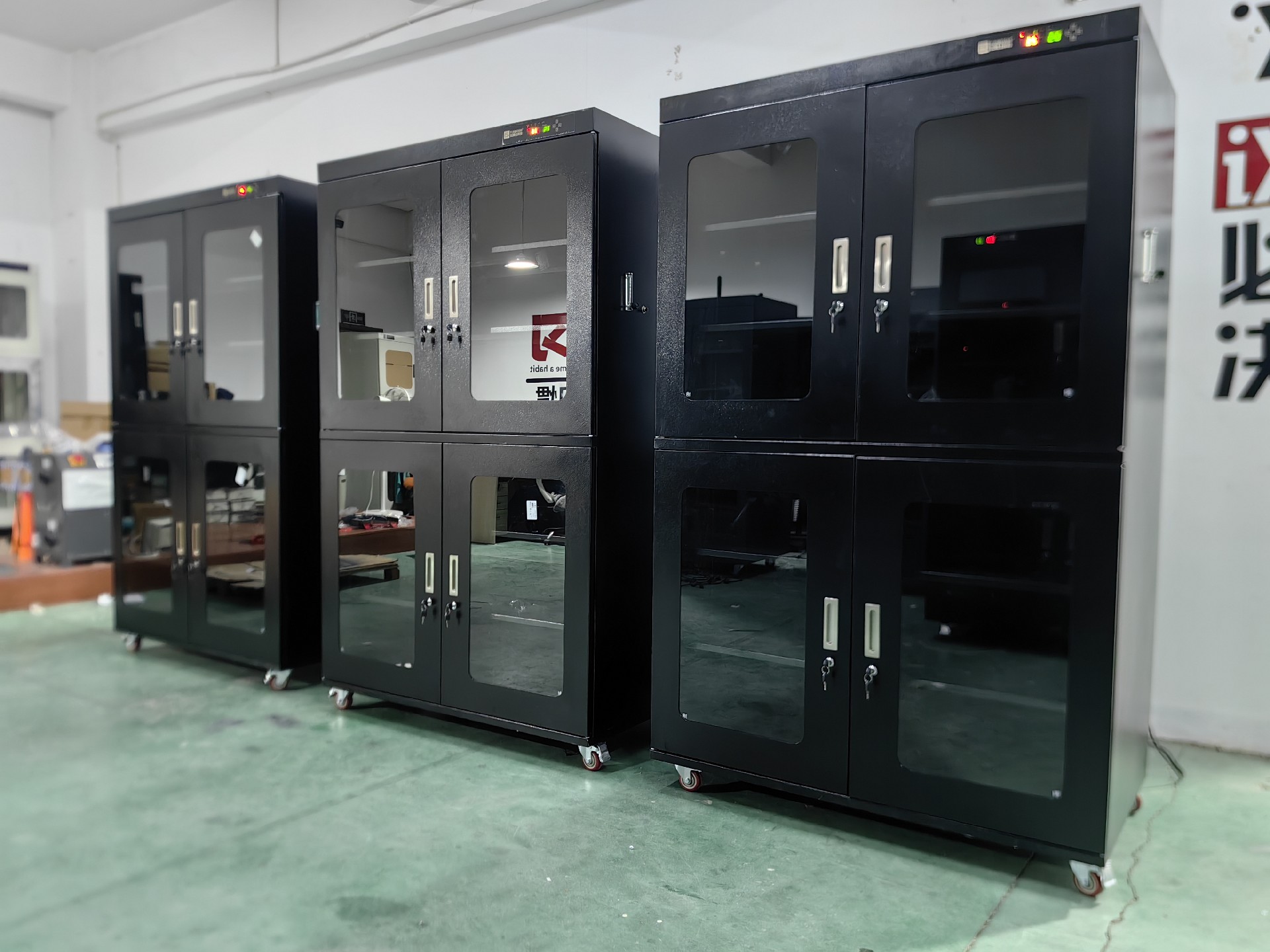 賦能AI PC新紀(jì)元！昆山云博士電子防潮柜為Panther Lake處理器筑牢存儲(chǔ)防線